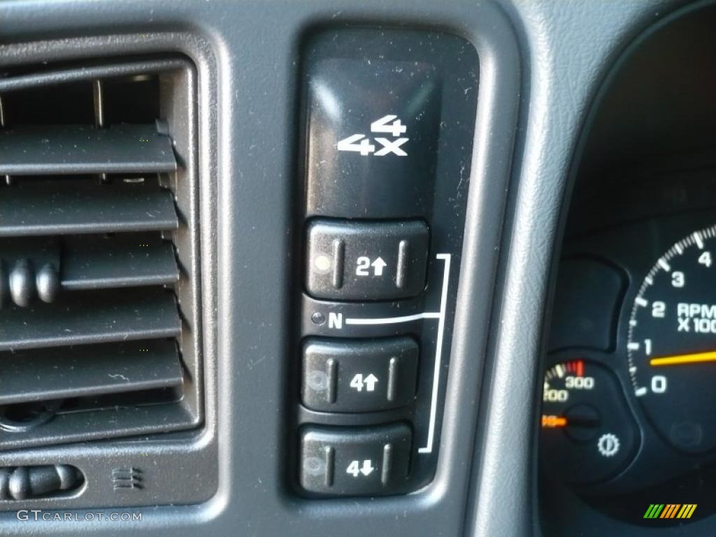 2006 Chevrolet Silverado 2500HD LT Extended Cab 4x4 Controls Photo #46482648