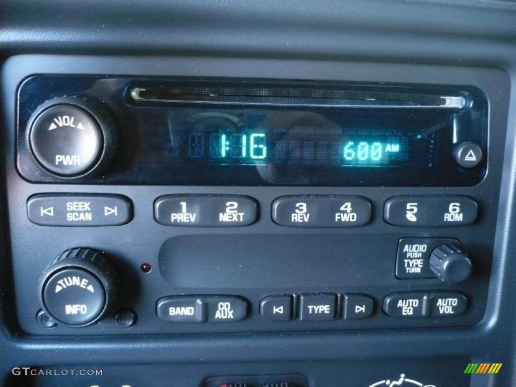 2006 Chevrolet Silverado 2500HD LT Extended Cab 4x4 Controls Photo #46482708