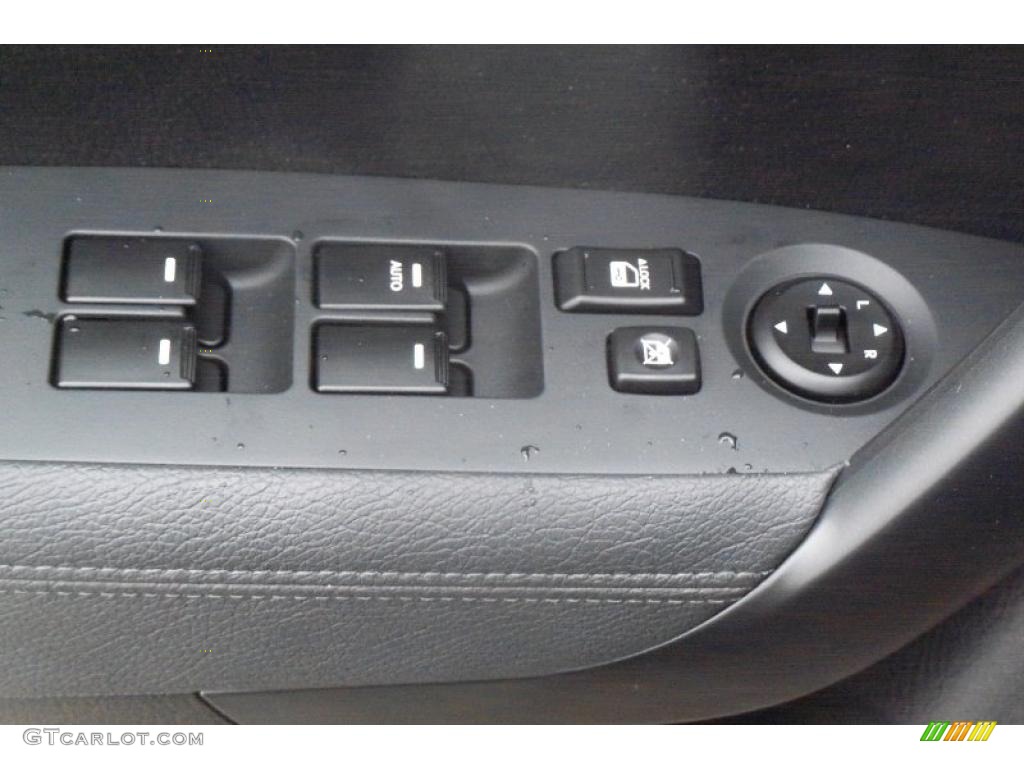 2011 Kia Sorento LX Controls Photo #46483446