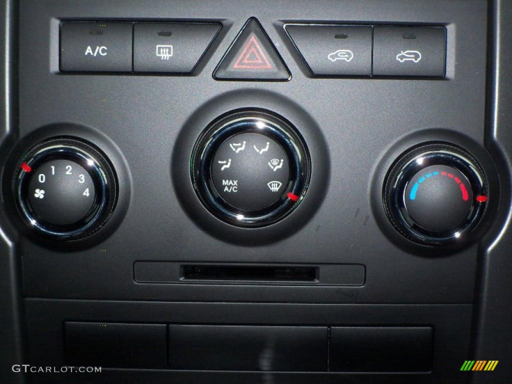 2011 Kia Sorento LX Controls Photo #46483665