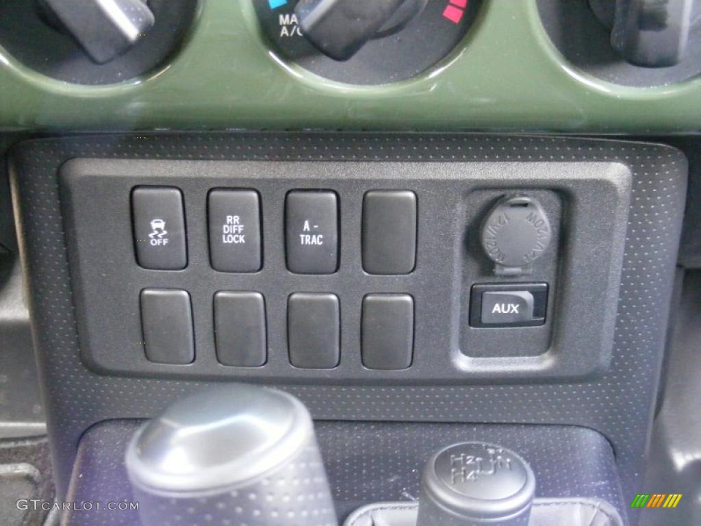 2010 Toyota FJ Cruiser 4WD Controls Photo #46485054