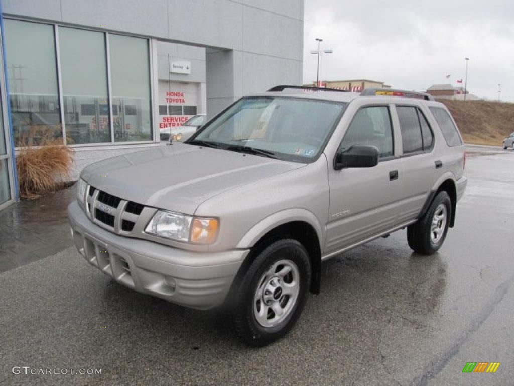 Powellite Silver Metallic 2004 Isuzu Rodeo S Exterior Photo #46486092