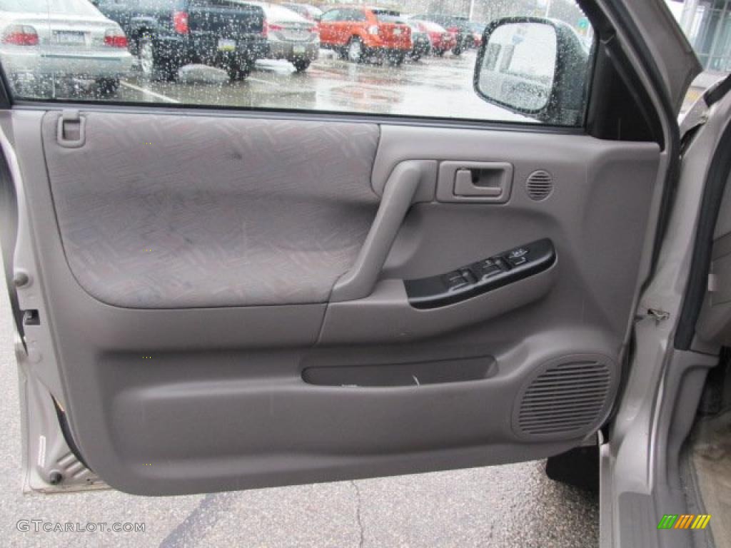 2004 Isuzu Rodeo S Gray Door Panel Photo #46486206