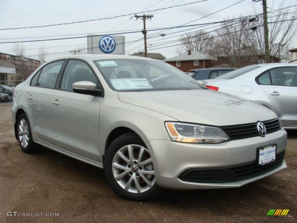 White Gold Metallic 2011 Volkswagen Jetta SE Sedan Exterior Photo #46486242