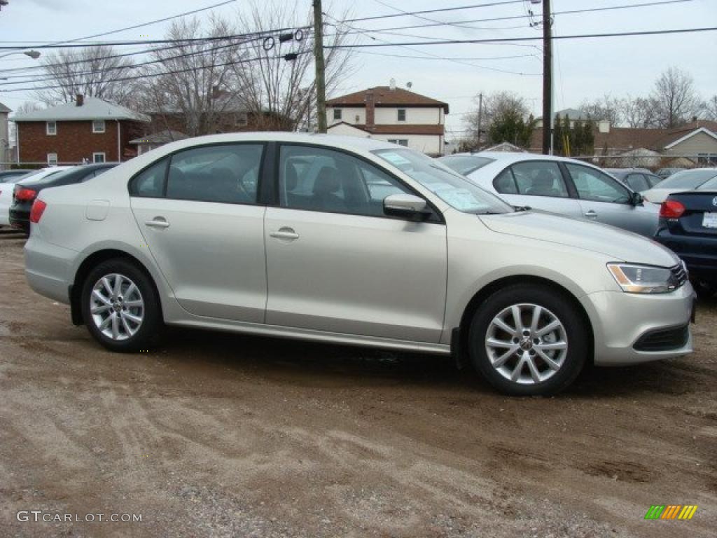 White Gold Metallic 2011 Volkswagen Jetta SE Sedan Exterior Photo #46486257
