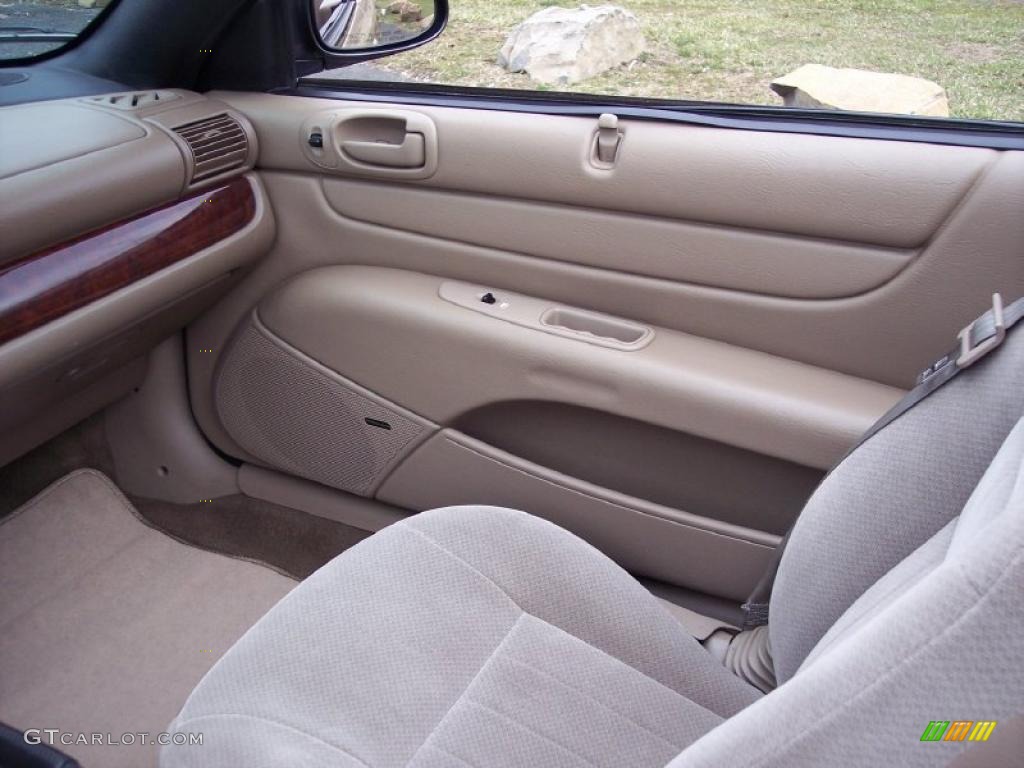 2001 Chrysler Sebring LX Convertible Sandstone Door Panel Photo #46486482