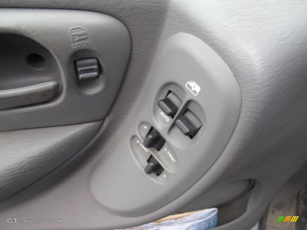 2004 Dodge Caravan SXT Controls Photo #46486539