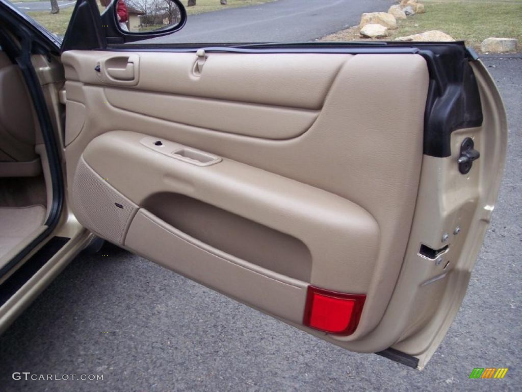 2001 Chrysler Sebring LX Convertible Sandstone Door Panel Photo #46486572