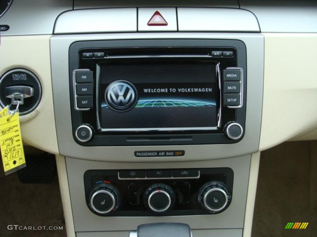 2010 Volkswagen Passat Komfort Sedan Controls Photo #46487025
