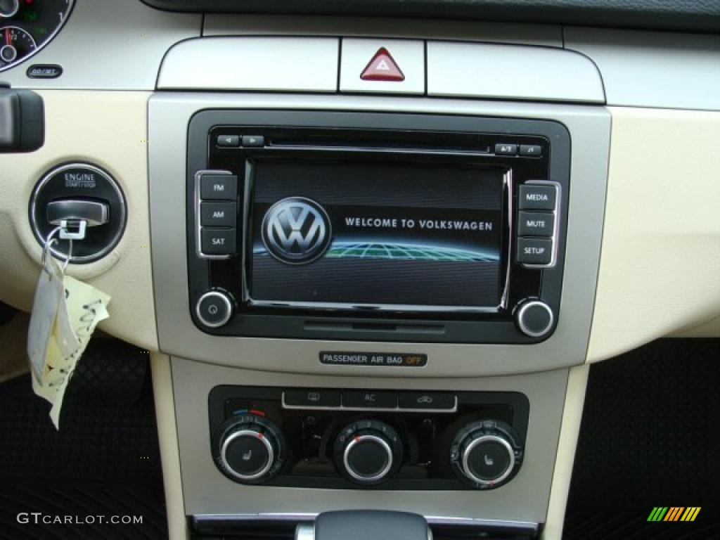 2010 Volkswagen Passat Komfort Sedan Controls Photo #46487232