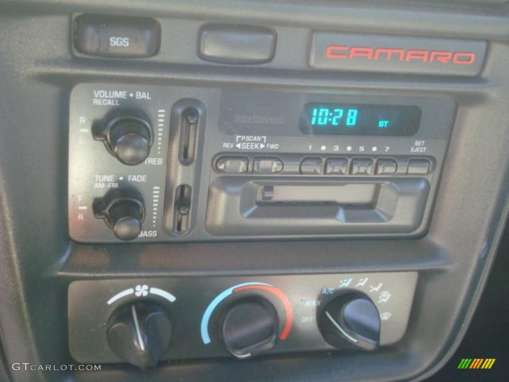 1998 Chevrolet Camaro Coupe Controls Photo #46489692