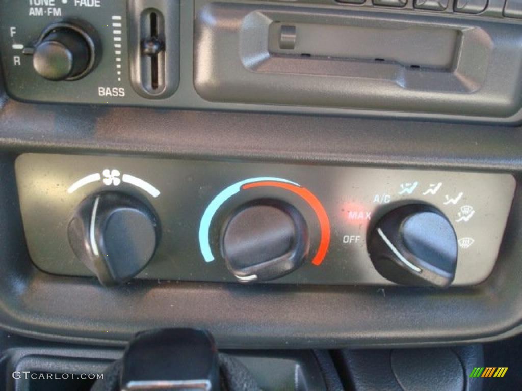 1998 Chevrolet Camaro Coupe Controls Photo #46489704