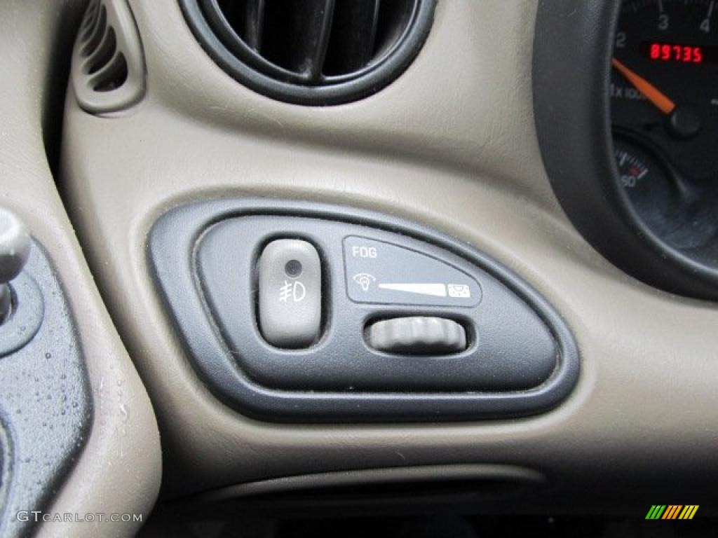 2002 Pontiac Grand Am SE Sedan Controls Photo #46490061