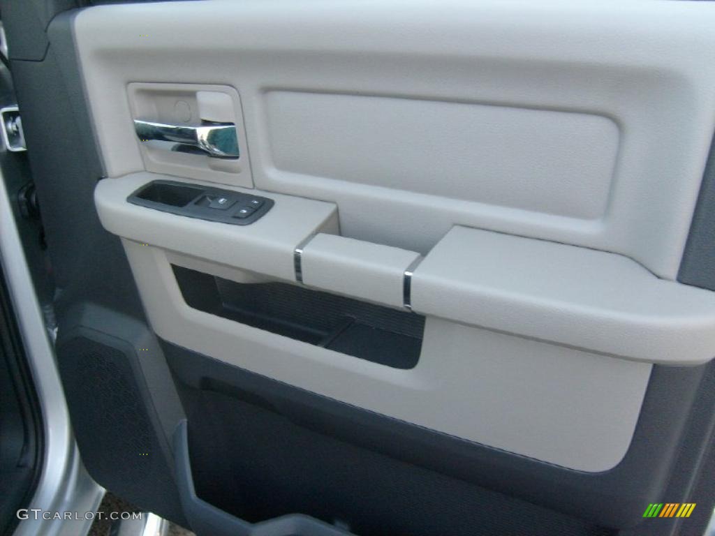 2011 Ram 1500 Big Horn Quad Cab 4x4 - Bright Silver Metallic / Dark Slate Gray/Medium Graystone photo #16