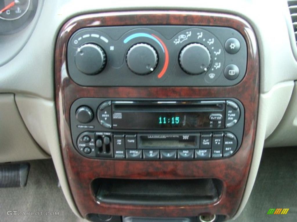 2002 Chrysler Concorde LX Controls Photo #46490901