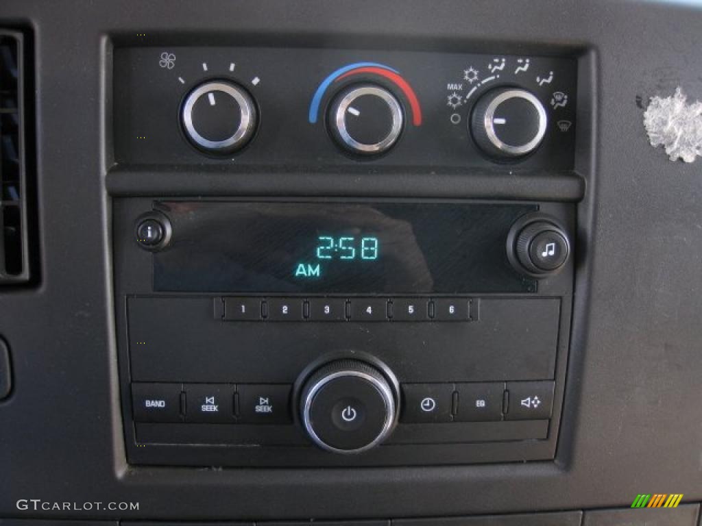 2008 Chevrolet Express 1500 Cargo Van Controls Photo #46493016