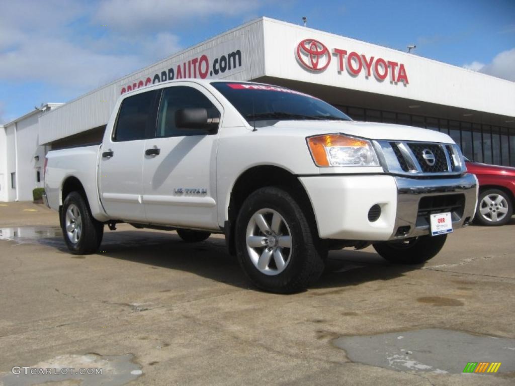 2009 Titan SE Crew Cab 4x4 - Blizzard White / Charcoal photo #1