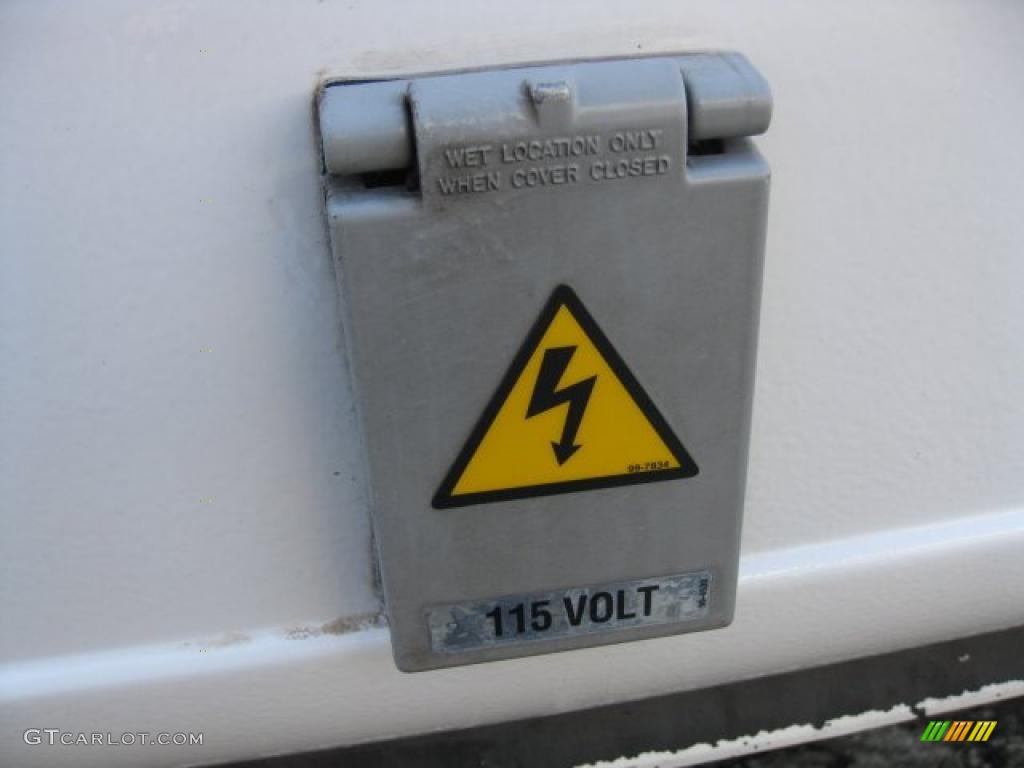 2007 E Series Van E350 Super Duty Refrigerated Cargo - Oxford White / Medium Flint Grey photo #10