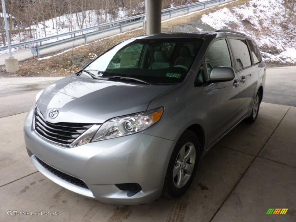 2011 Sienna LE - Silver Sky Metallic / Light Gray photo #3