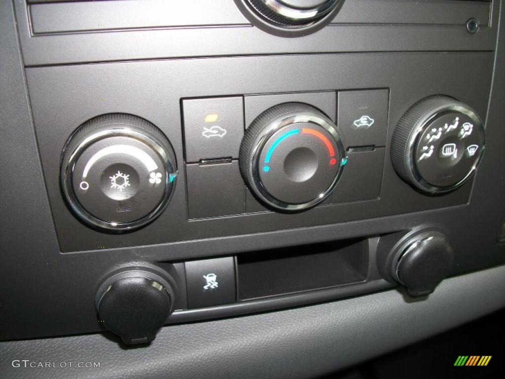 2011 Chevrolet Silverado 2500HD Extended Cab 4x4 Controls Photo #46497198