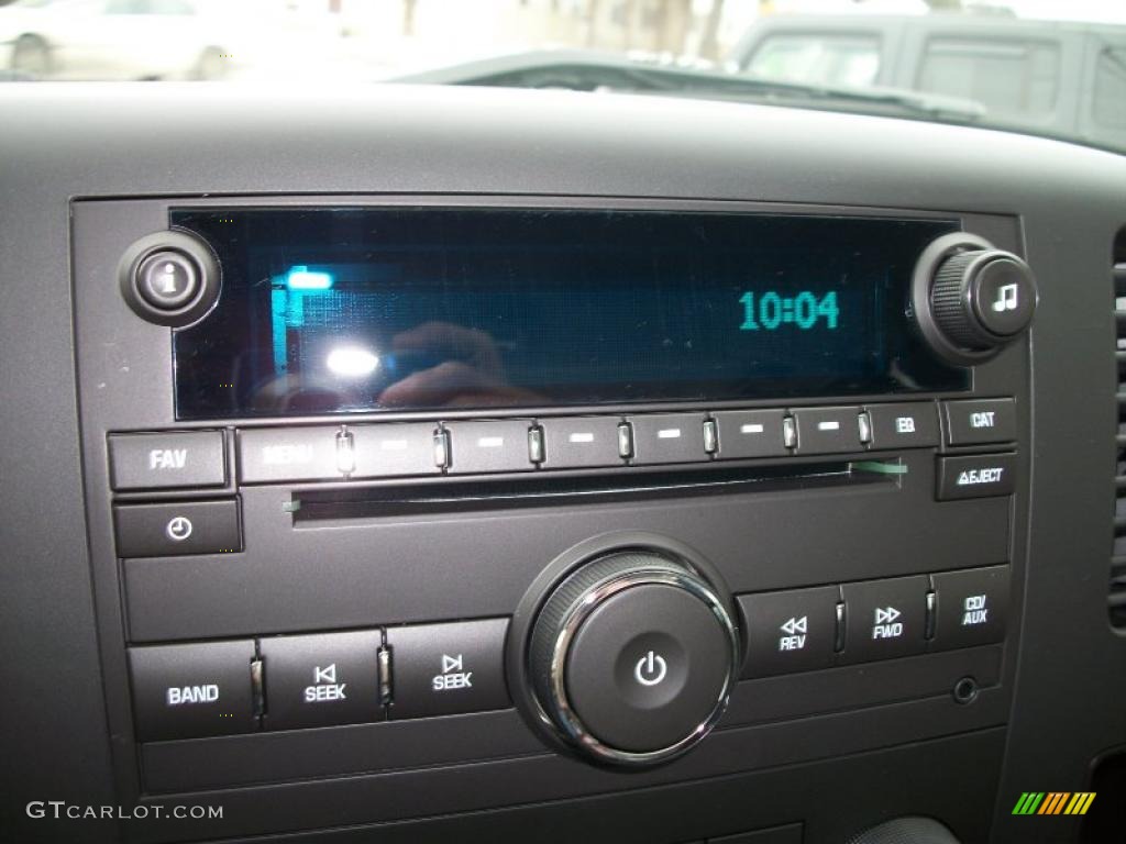 2011 Chevrolet Silverado 2500HD Extended Cab 4x4 Controls Photo #46497204