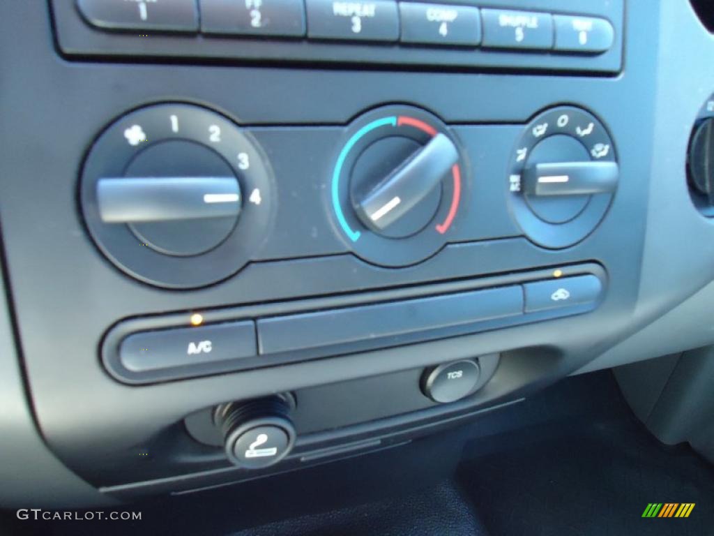 2006 F150 STX SuperCab - Bright Red / Medium/Dark Flint photo #27