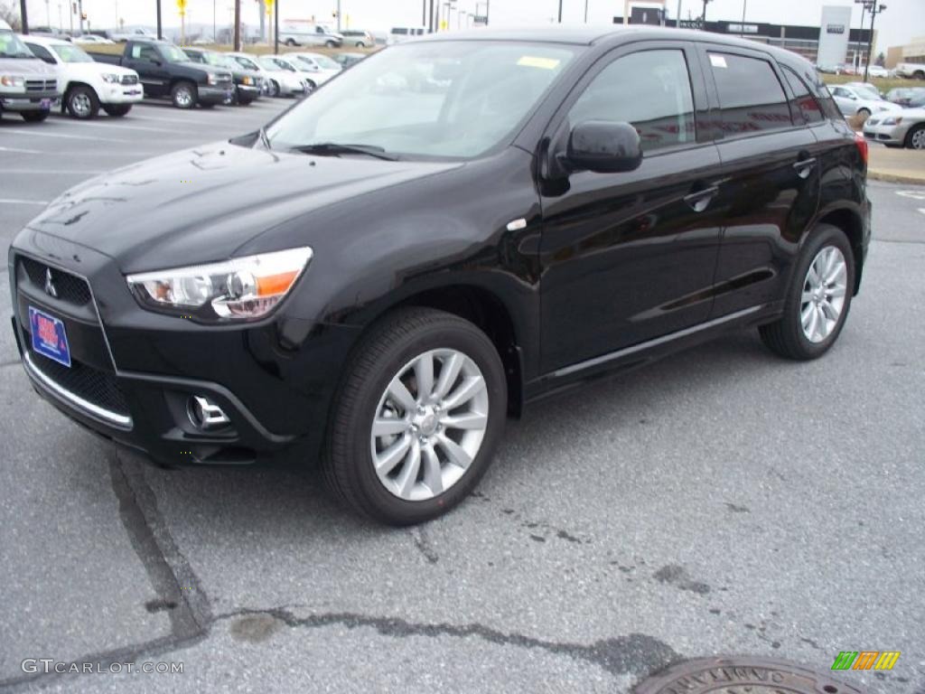 Labrador Black Pearl Mitsubishi Outlander Sport