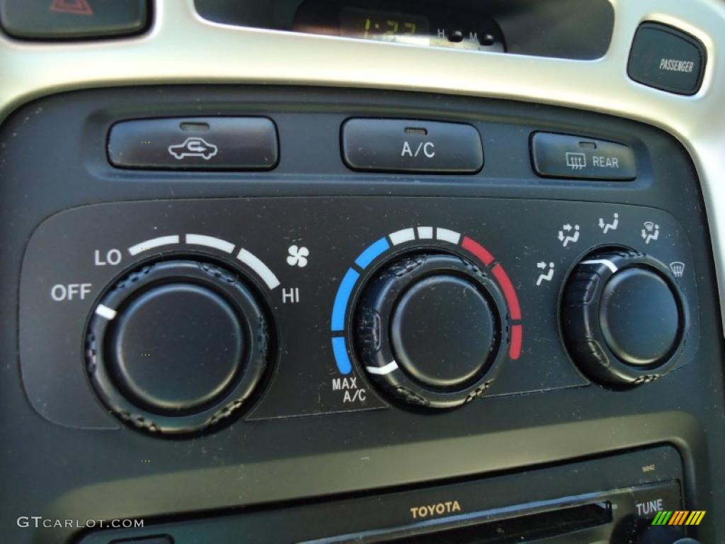 2006 Toyota Highlander I4 Controls Photo #46498251