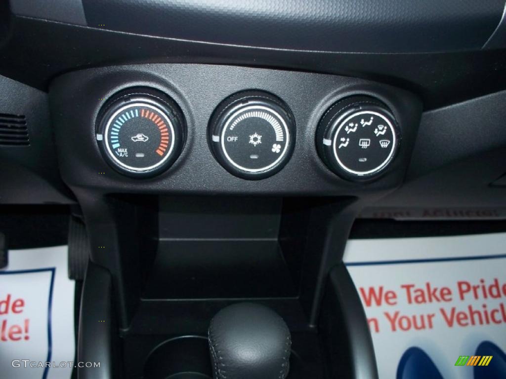 2011 Mitsubishi Outlander SE AWD Controls Photo #46498536
