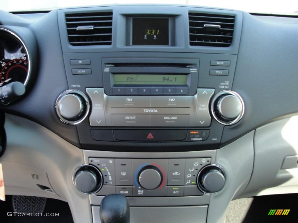 2011 Toyota Highlander Standard Highlander Model Controls Photo #46502831