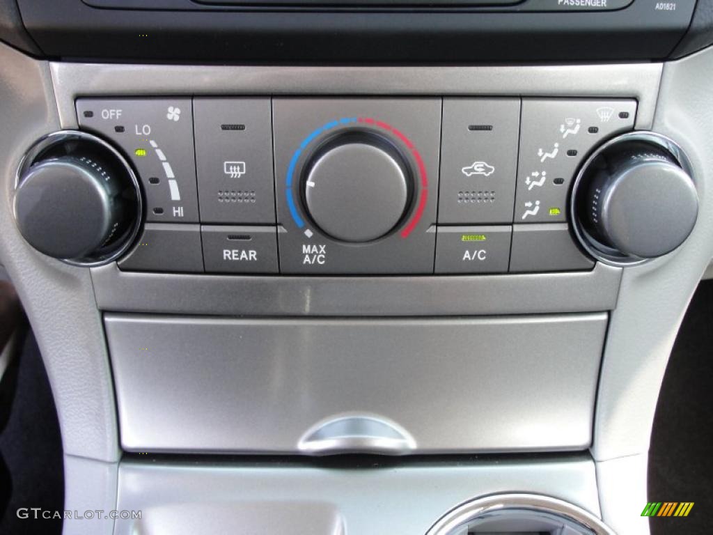 2011 Toyota Highlander Standard Highlander Model Controls Photo #46502873
