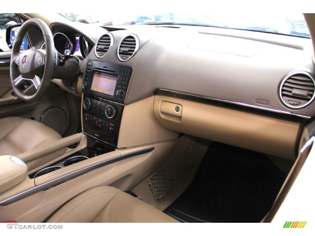 Cashmere Interior 2009 Mercedes-Benz ML 63 AMG 4Matic Photo #46504410
