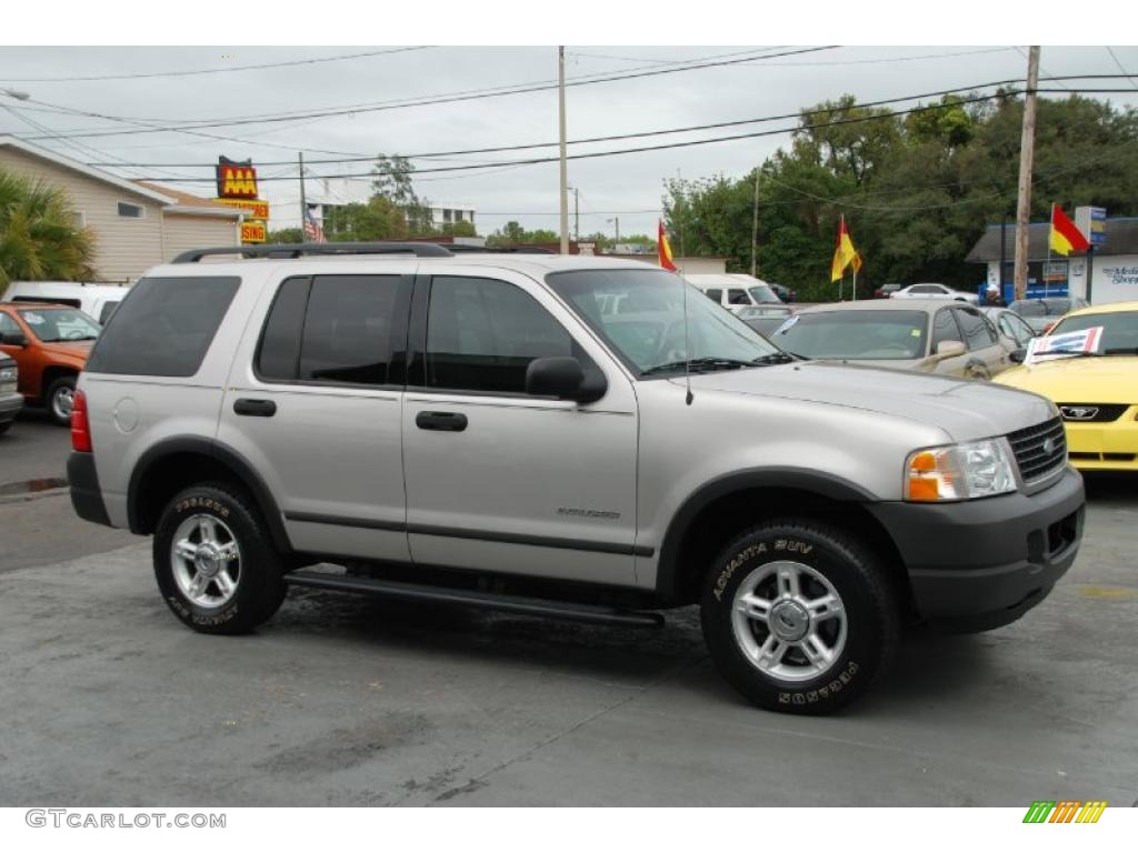 2004 Explorer XLS - Silver Birch Metallic / Graphite photo #4