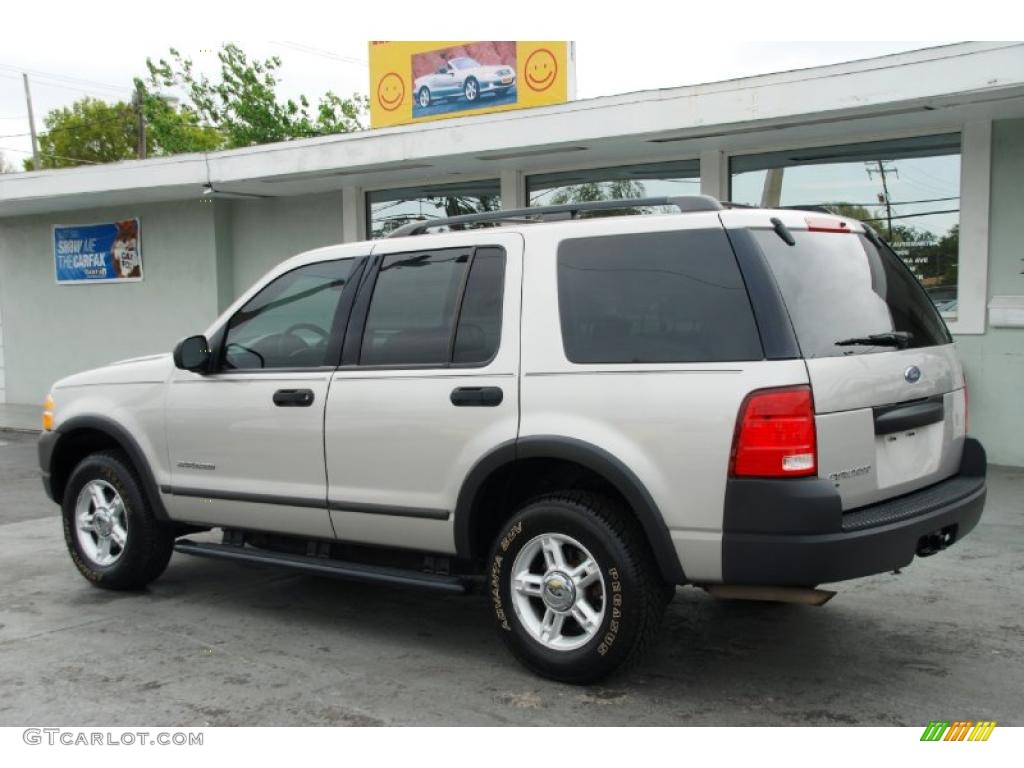 2004 Explorer XLS - Silver Birch Metallic / Graphite photo #9