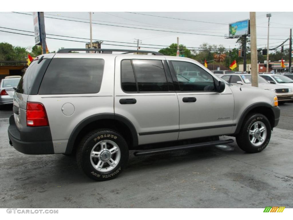 2004 Explorer XLS - Silver Birch Metallic / Graphite photo #10