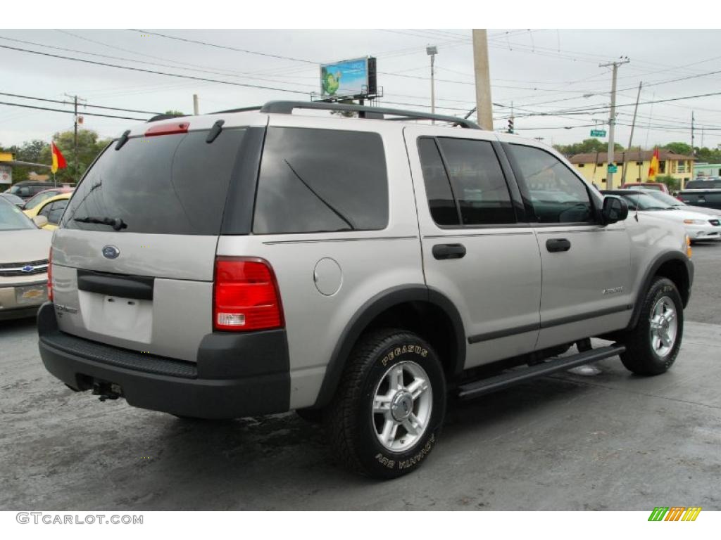 2004 Explorer XLS - Silver Birch Metallic / Graphite photo #11
