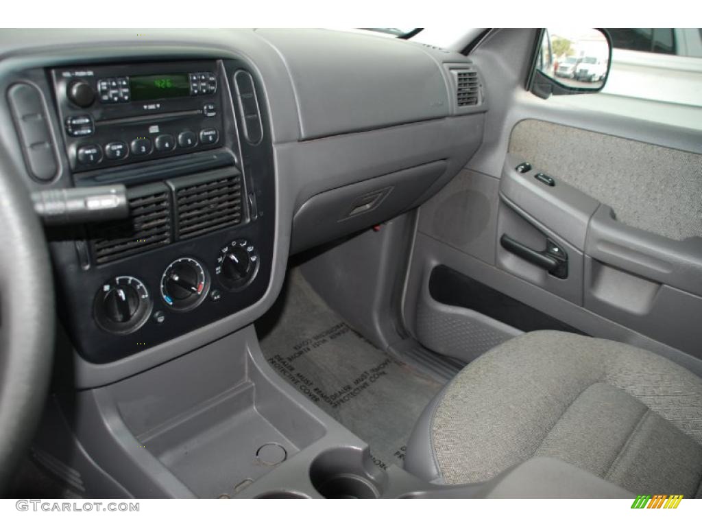 2004 Explorer XLS - Silver Birch Metallic / Graphite photo #15