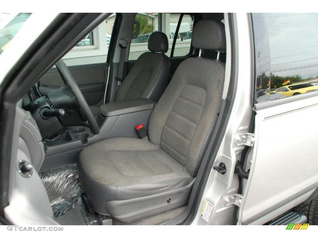 2004 Explorer XLS - Silver Birch Metallic / Graphite photo #17
