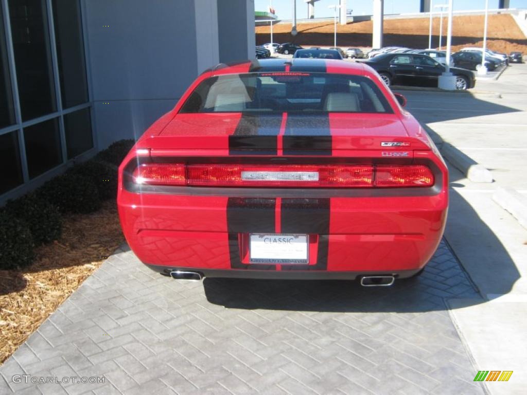 2011 Challenger SRT8 392 - Redline 3-Coat Pearl / Dark Slate Gray photo #3