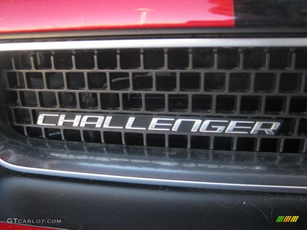 2011 Challenger SRT8 392 - Redline 3-Coat Pearl / Dark Slate Gray photo #18