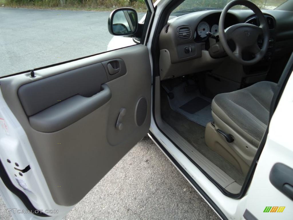 2002 Caravan SE - Stone White / Mist Gray photo #4