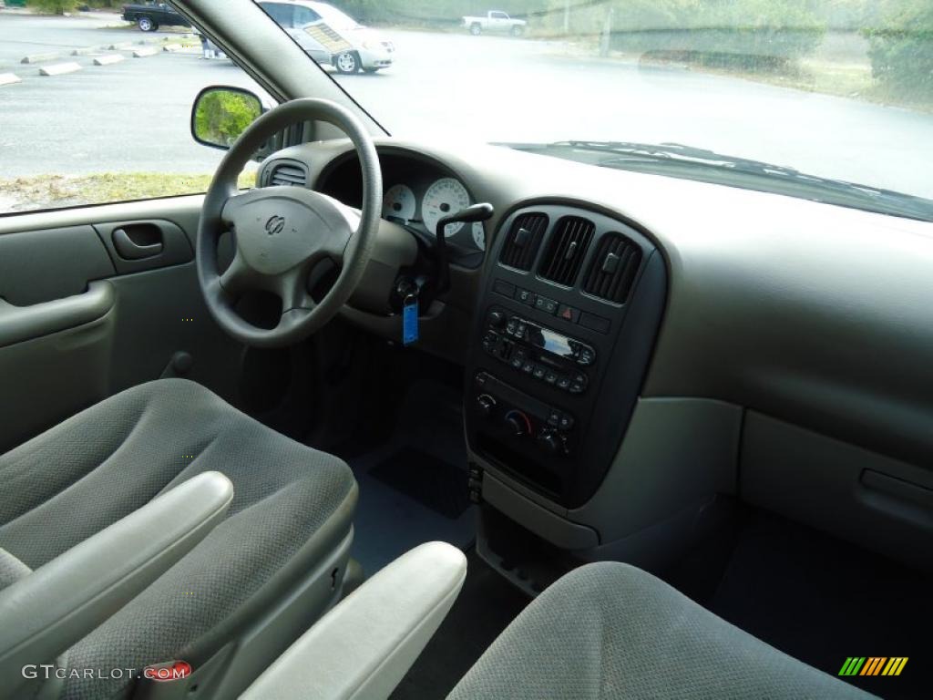 Mist Gray Interior 2002 Dodge Caravan SE Photo #46513050