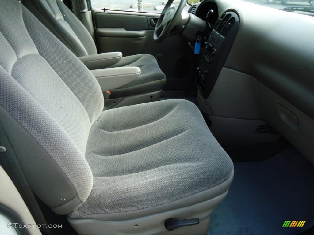 2002 Caravan SE - Stone White / Mist Gray photo #17