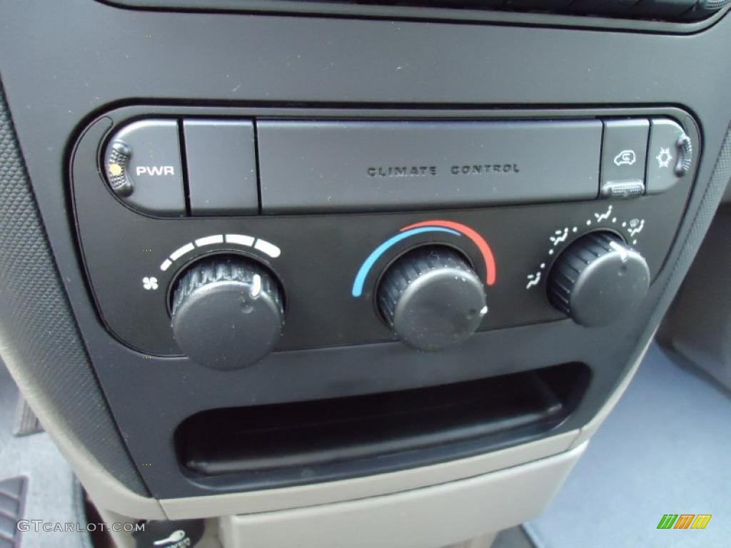 2002 Dodge Caravan SE Controls Photo #46513260