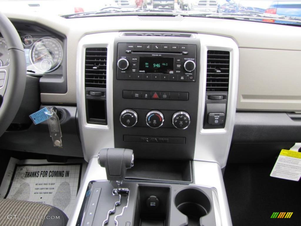 2011 Ram 1500 Big Horn Quad Cab - Brilliant Black Crystal Pearl / Dark Slate Gray/Medium Graystone photo #10