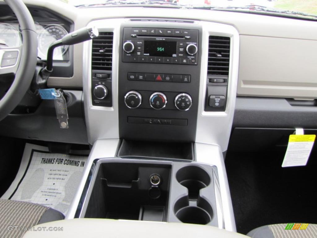 2011 Dodge Ram 2500 HD Big Horn Crew Cab 4x4 Dark Slate/Medium Graystone Dashboard Photo #46517646