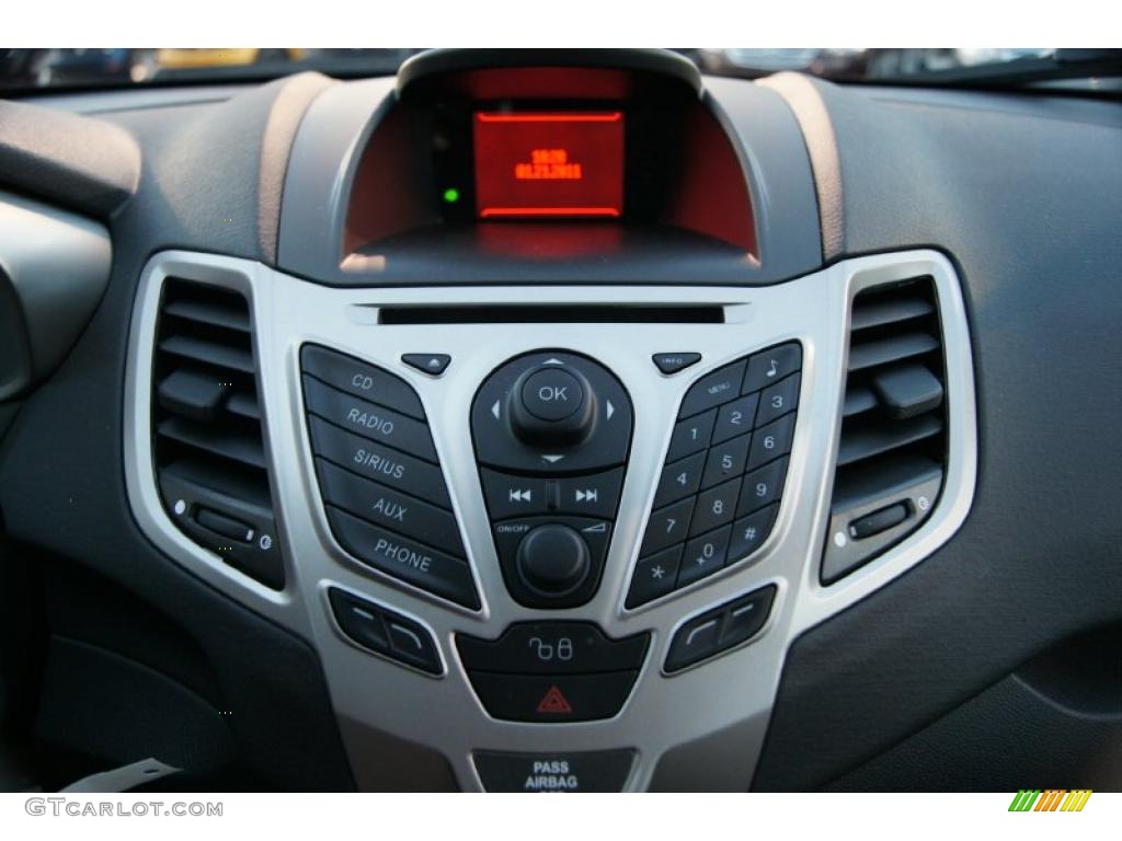 2011 Ford Fiesta SES Hatchback Controls Photo #46521885