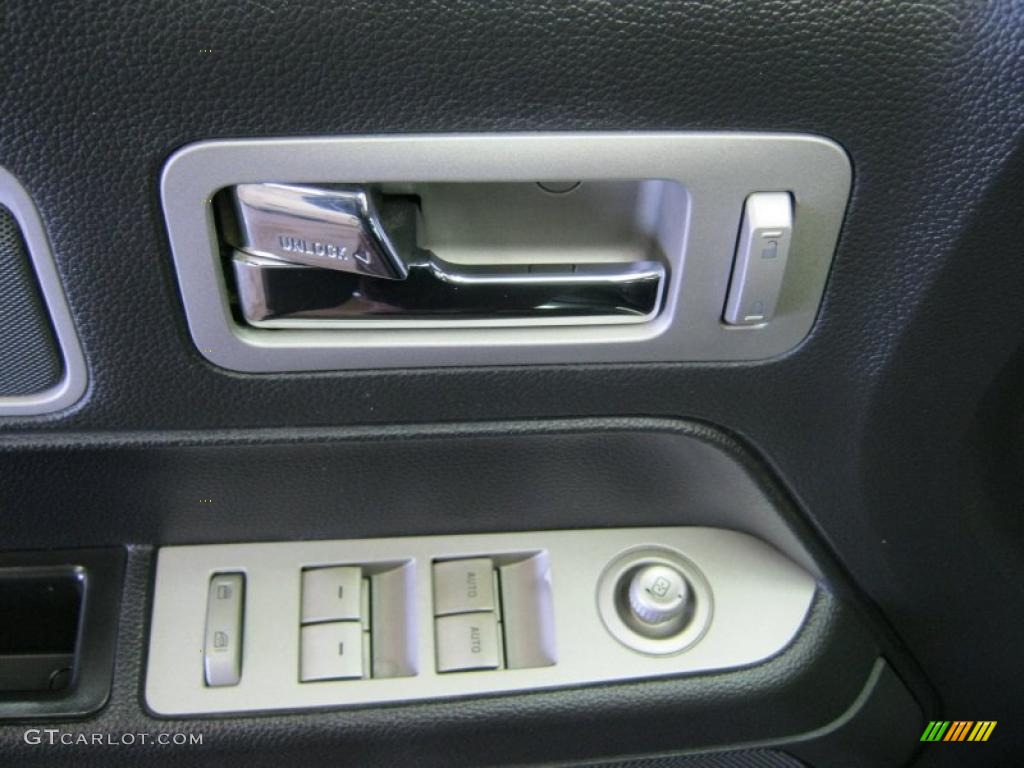 2007 Lincoln MKZ Sedan Controls Photo #46523712