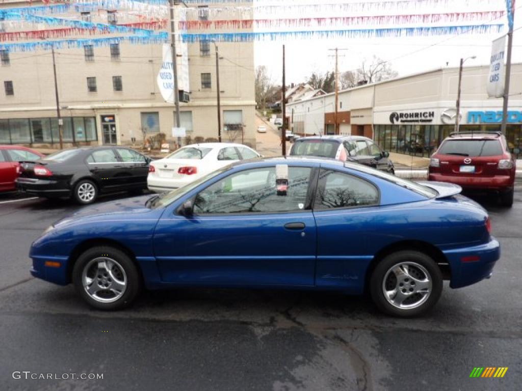 2004 Sunfire Coupe - Electric Blue Metallic / Graphite photo #2