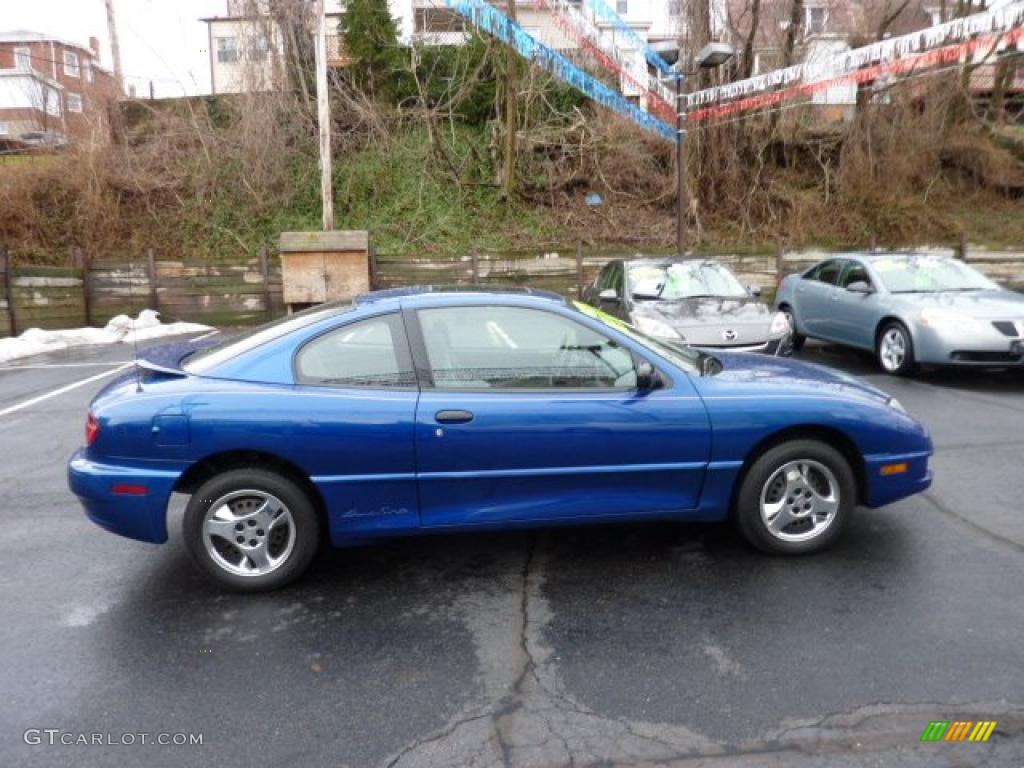 2004 Sunfire Coupe - Electric Blue Metallic / Graphite photo #6